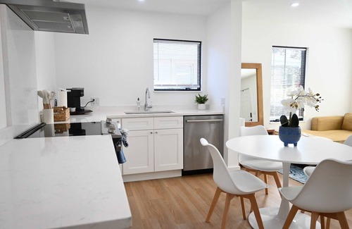 West Ashley House | 🏡 Modern Pet-Friendly Duplex Near Downtown Charleston