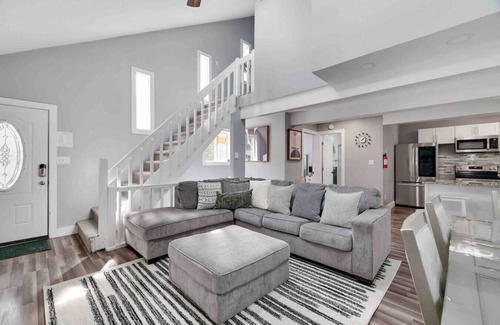 Tobyhanna House | Modern Poconos Central Cozy 5BR Home - Game Room