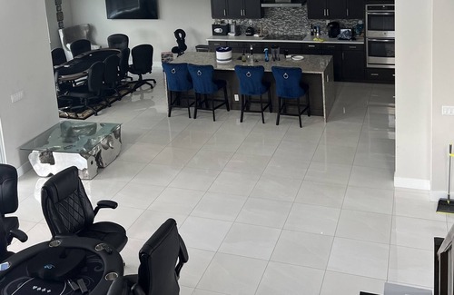 Davie House | Modern Poker House in Davie