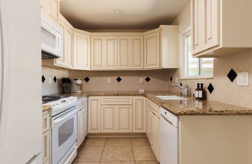 Los Altos House | Modern Pool House | Solar Heated Pool 3 BR in LB