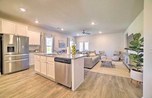 Port St. Joe House | Modern Port St Joe Getaway - Steps to Beach!