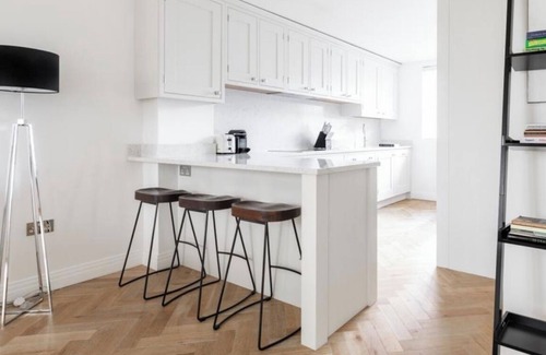 South Kensington House | Modern, Pristine 4bed 3bath, South Kensington
