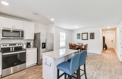 South Carolina Lakes & Blackwater Rivers House | Modern & Private Lexington Retreat Near Columbia!
