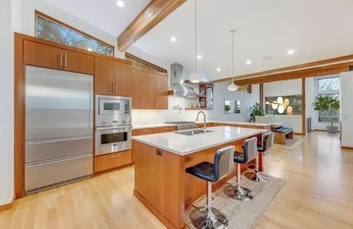 Southwest Hills House | Modern Professional