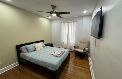 Elizabeth House | Modern Queen Room Near EWR