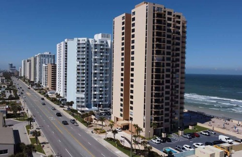 Daytona Beach Shores Apartment | Modern Queen Suite Steps to Daytona Beach - Room 2