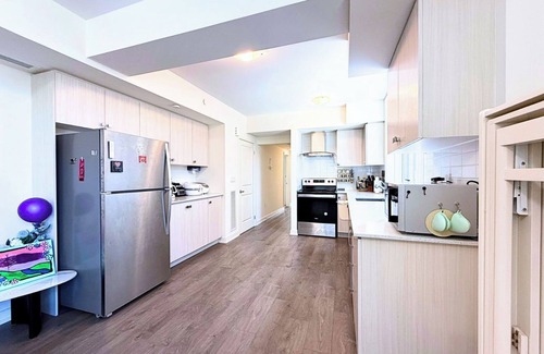 Richmond Hill House | Modern & Quiet Room+Private Bath + Breakfast in Smart Home | 10km to Wonderland