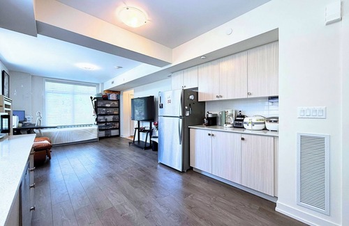 Richmond Hill House | Modern & Quiet Room+Private Bath + Breakfast in Smart Home | 10km to Wonderland