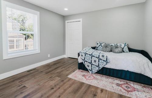 College Heights Apartment | Modern Renovated 3-Bed Near Ann Arbor & Ypsilanti