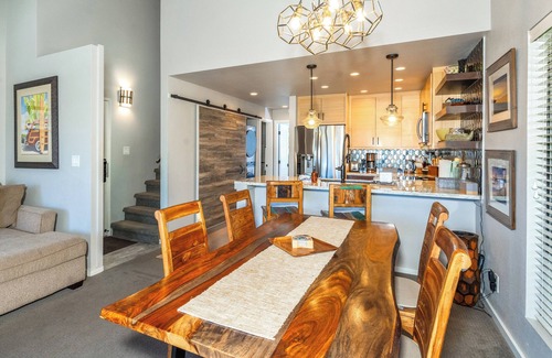 Kihei Condo | Modern Renovated Maui Kamaole Condo Near Main Pool, Beach Across Street