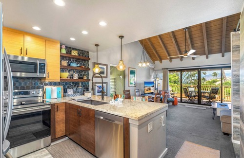 Kihei Condo | Modern Renovated Maui Kamaole Condo Near Main Pool, Beach Across Street
