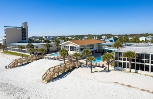Litchfield by the Sea Apartment | Modern Resort View Room on the First Floor