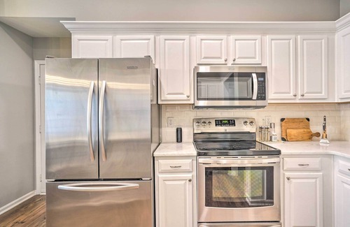 Mount Pleasant House | Modern Retreat - 4 Miles to Isle of Palms Beach!