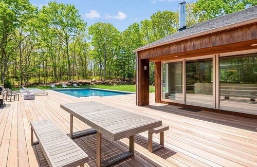 East Hampton House | Modern Retreat - Heated Pool, Jacuzzi, Private Tennis Court, Basketball & Gym
