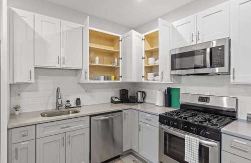 Constable Hook Apartment | Modern Retreat w/Free Parking | 30Min NYC
