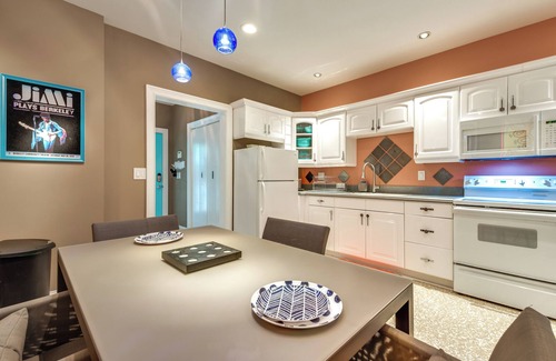 Roswell Apartment | Modern Retreat w/River View in Roswell!