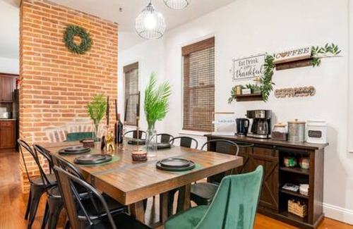 Downtown Baltimore House | Modern Room|Large Twnhme|Harbor Skyline| Park Free
