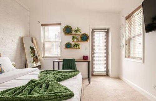 Downtown Baltimore House | Modern Room|Large Twnhme|Harbor Skyline| Park Free