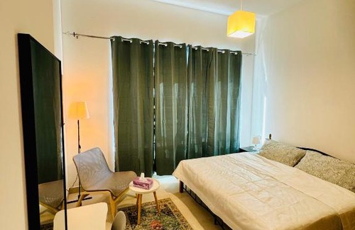 Al Muraqqabat House | Modern Room With Attached Bathroom Near Rigga Metro & Close to Airport