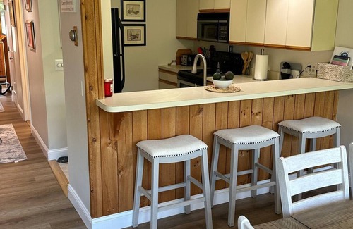 Thornton Condo | Modern Rustic townhouse close to everything NH! Work and play year round.