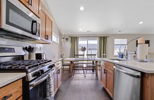 Caldwell House | Modern Sage Farmhouse Private 3 bedroom home