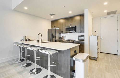 Rosemary District Condo | Modern Sarasota Condo w/Pool: Walk to Water!