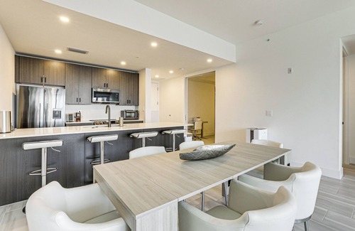 Rosemary District Condo | Modern Sarasota Condo w/Pool: Walk to Water!