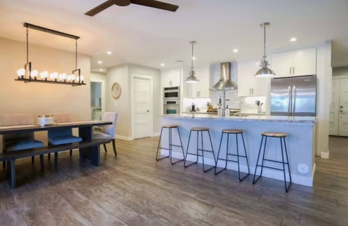 South Scottsdale House | Modern Scottsdale Home w/Heated Pool/Spa/Fire Pit