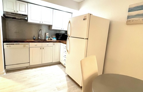 South Beach Apartment | Modern Sea Pines studio, beautiful water sunset views, across from beach