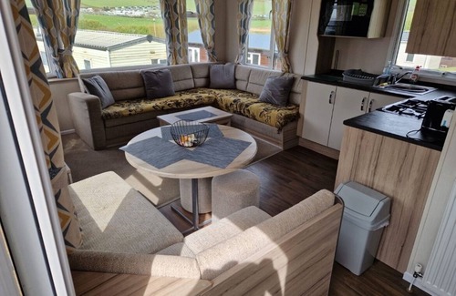 Aberystwyth Cabin | Modern Sea Viev Pet Friendly 2-bed static caravan