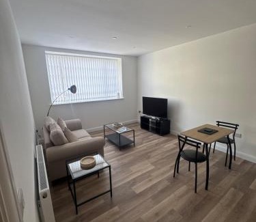Torquay City Centre Apartment | Modern Seaside Flat - Walk to Torquay Beach