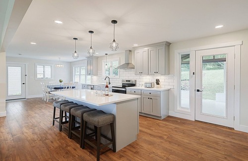 Aspers House | Modern, secluded home on an apple orchard with mountain views near Gettysburg