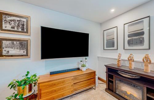 Avon Apartment | Modern Ski Retreat #C7