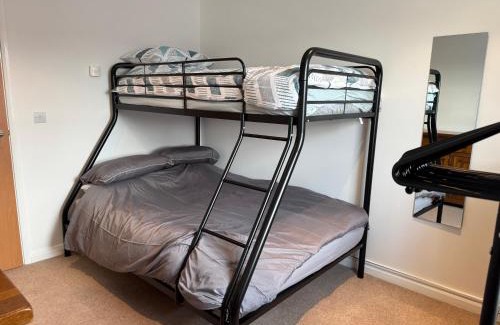 Llanidloes Apartment | Modern, sleeps 6, rural market town, Llani