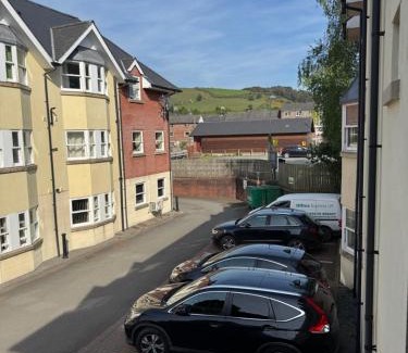 Llanidloes Apartment | Modern, sleeps 6, rural market town, Llani