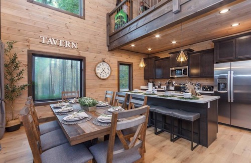 Gatlinburg - Pigeon Forge Cabin | Modern Smoky Mtn Cabin w/BBQ-Pool-Hot Tub-Theatre