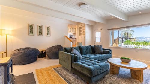 Santa Rosa House | Modern Sonoma Stay w Spacious Deck Views Prime Location Bennett