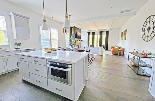 Charlotte House | Modern South End Home that Sleeps 10 - Walk to Breweries!