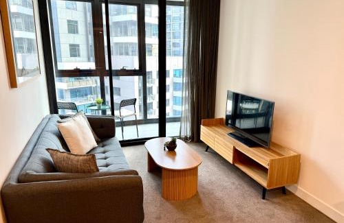 Southbank Apartment | Modern Southbank Escape 2BR with Pool & Sauna