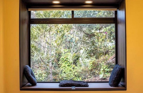 Marinilla Villa | Modern Spa Villa on the Mountain: Turkish & Jacuzzi