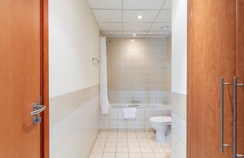 The Greens Apartment | Modern & Spacious 1 Bed with Pool View | Business Traveler