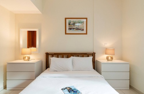 The Greens Apartment | Modern & Spacious 1 Bed with Pool View | Business Traveler