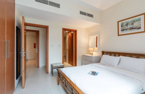 The Greens Apartment | Modern & Spacious 1 Bed with Pool View | Business Traveler