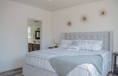 San Antonio House | Modern, spacious 3 bedroom family home with hot tub