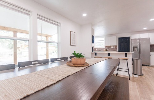 Eugene House | Modern & Spacious 4-bedroom Home 15 min to U of O, 11 min from Airport