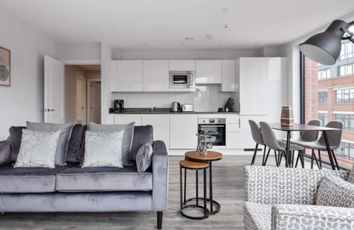 Bordesley Apartment | Modern & Spacious Apartment In Central Birmingham