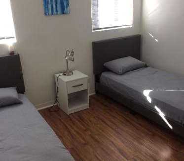 Valley Glen House | Modern spacious home close to Universal studio & Hollywood for 11