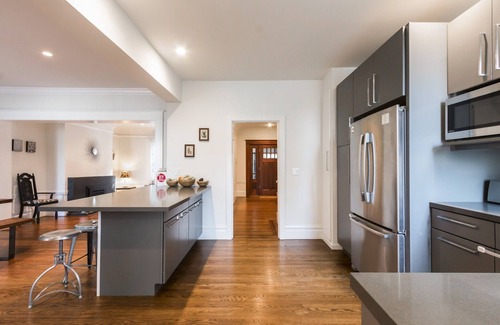 Bernal Heights House | Modern, spacious tri-level house with roof deck views, garden, and free parking
