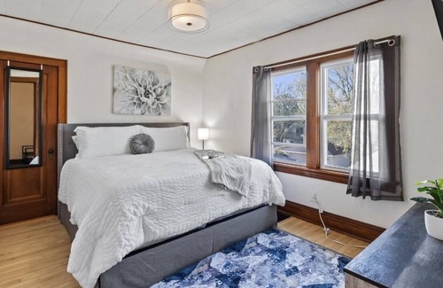Bay View Apartment | Modern Spacious UPPER level 2 BR in BEAUTIFUL Bayview
