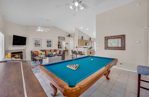 North Las Vegas House | Modern & Spacious Vacation Home With Pool Table